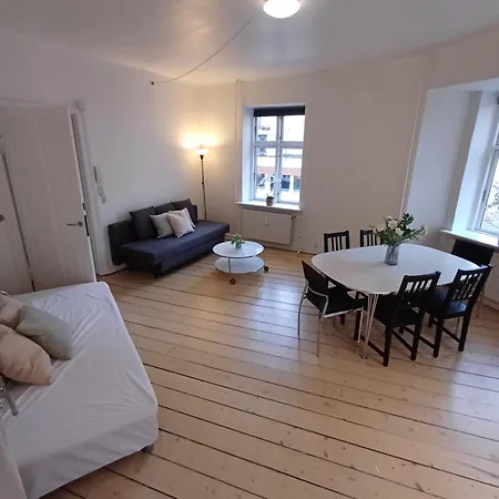Апартаменты Luxurious 2 Bedroom Near Jomfru Ane Gade *