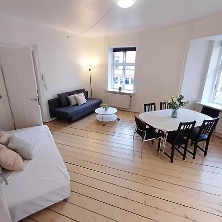 Apartment Luxurious 2 Bedroom Near Jomfru Ane Gade *