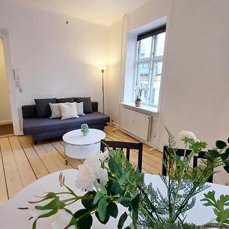 Διαμέρισμα Luxurious 2 Bedroom Near Jomfru Ane Gade Άλμποργκ